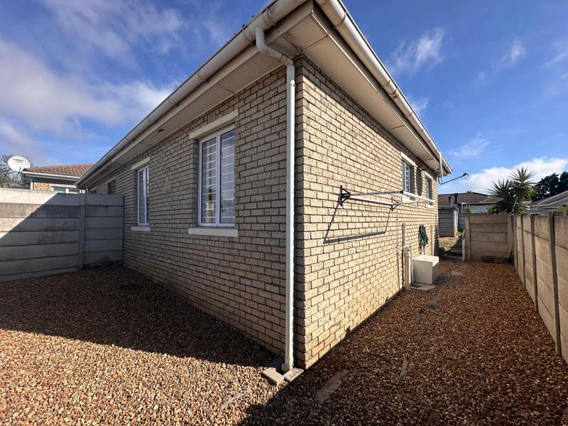 2 Bedroom Property for Sale in Oakglen Western Cape